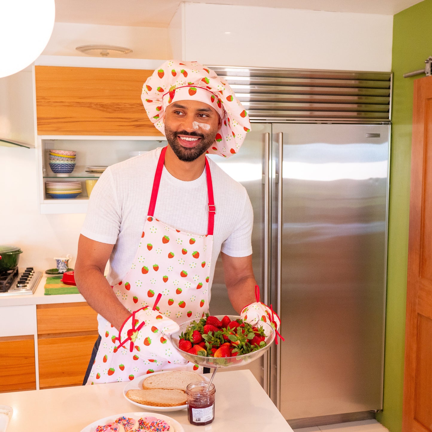 A Leading Role x Strawberry Shortcake Premium Adult Cooking Mitts