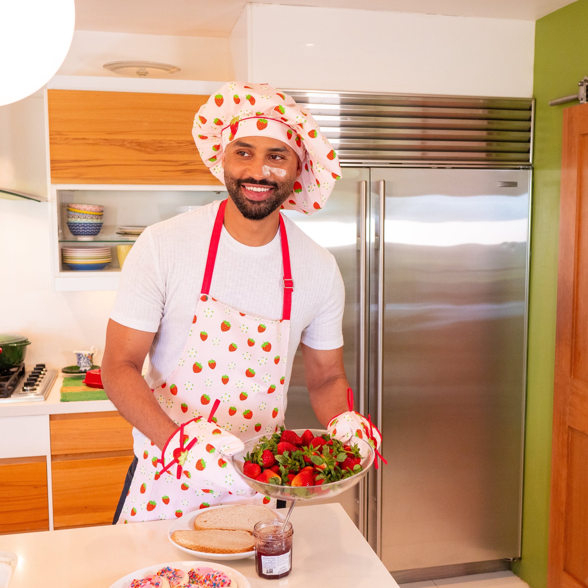 A Leading Role x Strawberry Shortcake Premium Adult Cooking Mitts